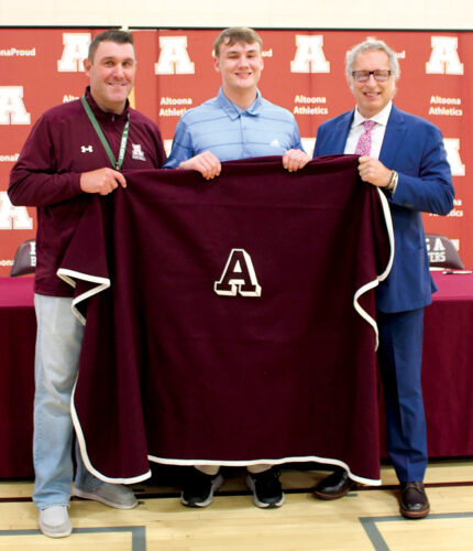 Wuckovich awarded AAHS Cohen Blanket